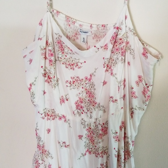 Old Navy Dresses & Skirts - Worn twice! Old Navy white and pink summer dress Old Navy Dresses & Skirts - Worn twice! Old Navy white and pink summer dress